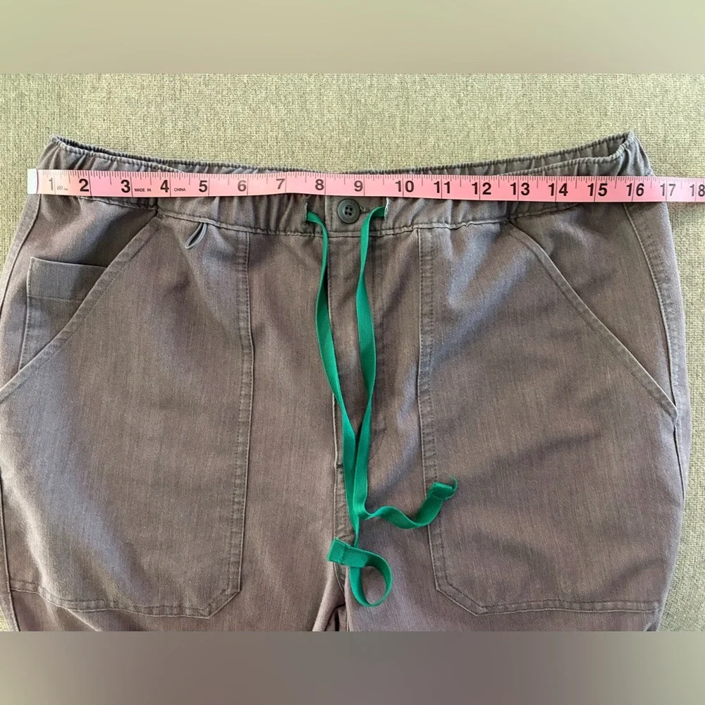 FIGS Men's Cairo Cargo Scrub Pants Gray Multi-Pockets Straight Leg Size Medium